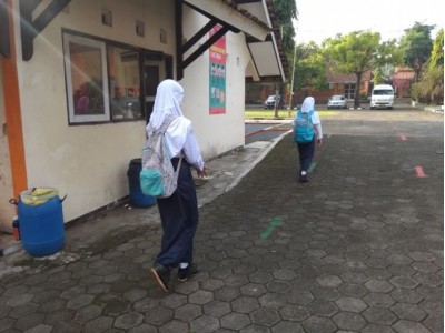 menuju kelas di jalur hijau