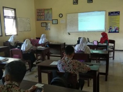 Suasana KBM di dalam Kelas PTM
