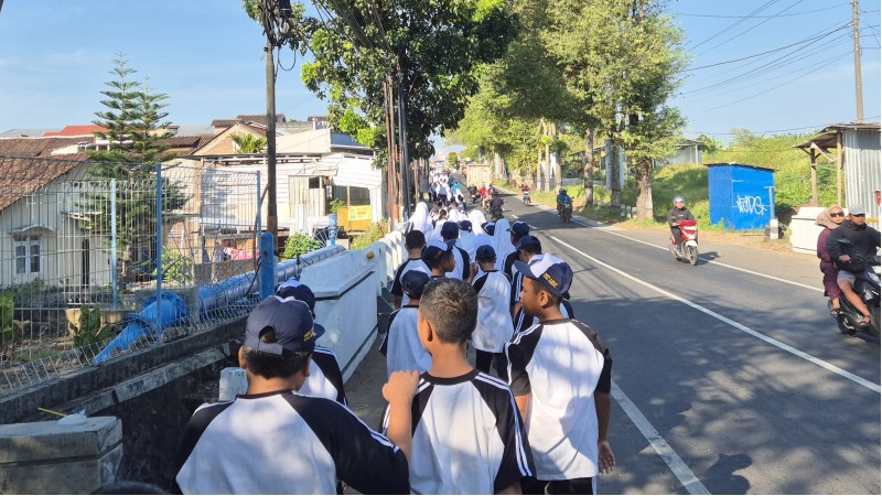 SMP Negeri 2 Boja Gelar Jalan Santai dan Lomba Voli All Star untuk Memperingati Hari Olahraga Nasional 2025