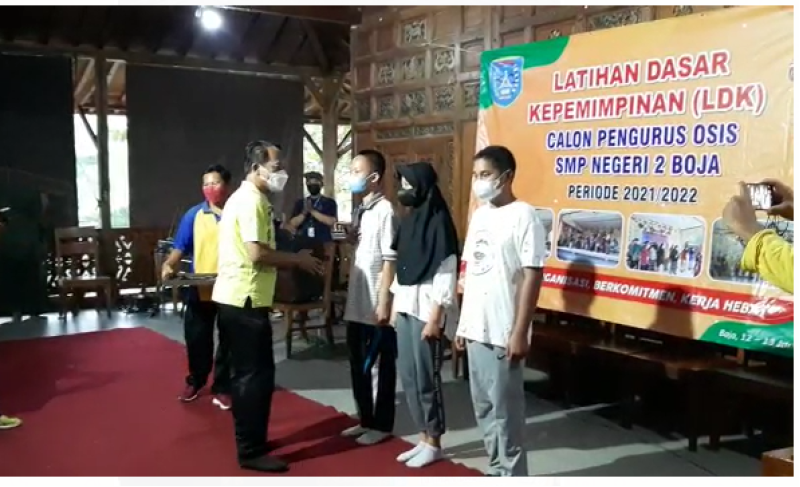 LDK OSIS dan SERAH TERIMA JABATAN OSIS 2021/2022