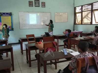 Suasana KBM di dalam Kelas PTM