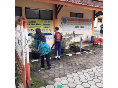 Cuci Tangan sebelum masuk lingkungan dalam sekolah