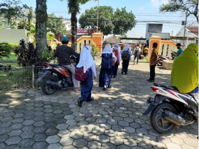 Siswa dijemput orang tua/wali siswa