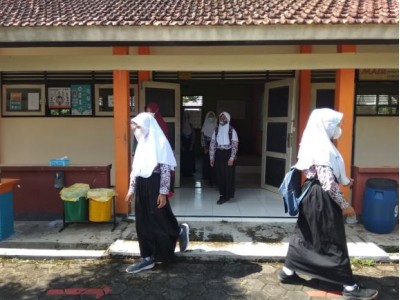 Siswa pulang (Keluar kelas)