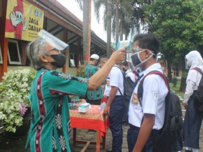 Cek Suhu dan Skrining Kesehatan