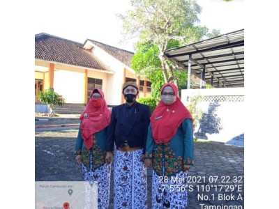 Petugas di masing-masing pos siap menyambut kedatangan siswa