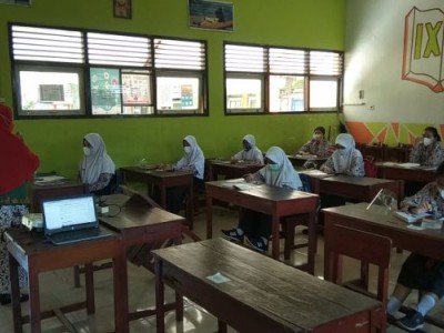 Suasana KBM di dalam Kelas PTM