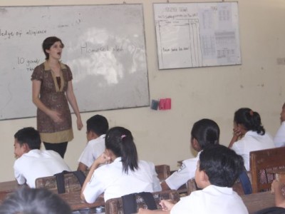 KBM di dalam Kelas bahasa Inggris dengan model native speaker