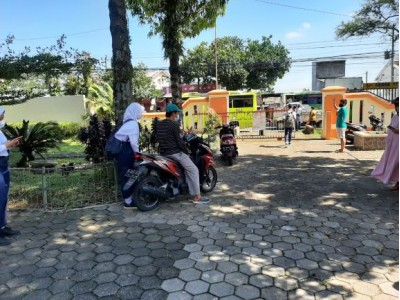 Siswa dijemput orang tua/wali siswa