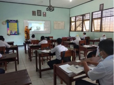 Suasana KBM di dalam Kelas PTM