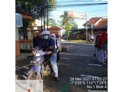 Siswa diantar Orang Tua atau Wali ke Sekolah