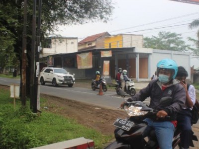 Siswa diantar Orang Tua atau Wali ke Sekolah