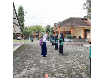 Pemeriksaan Kerapian Siswa