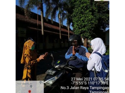 Siswa diantar Orang Tua atau Wali ke Sekolah