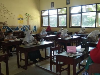 Suasana KBM di dalam Kelas PTM