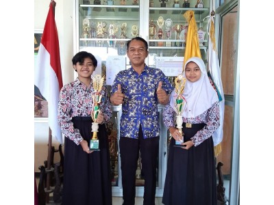 SMP Negeri 2 Boja Juara 1 Lomba General English Tingkat Kabupaten atas nama Sabrina Indah Kusumaning