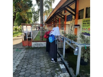 Cuci Tangan sebelum masuk lingkungan dalam sekolah