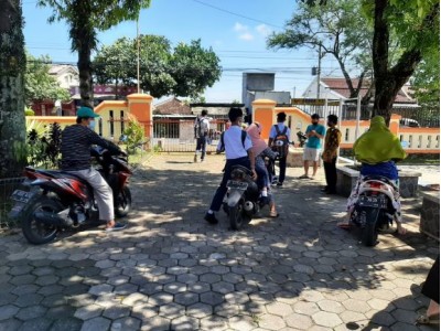 Siswa dijemput orang tua/wali siswa