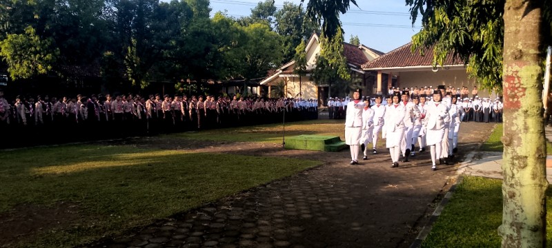SMP Negeri 2 Boja Peringati Hari Jadi Kabupaten Kendal ke-420 dengan Upacara Bendera